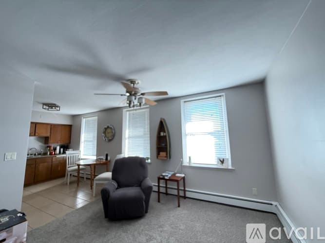 Le Claire Apartment: 111 Ewing Street