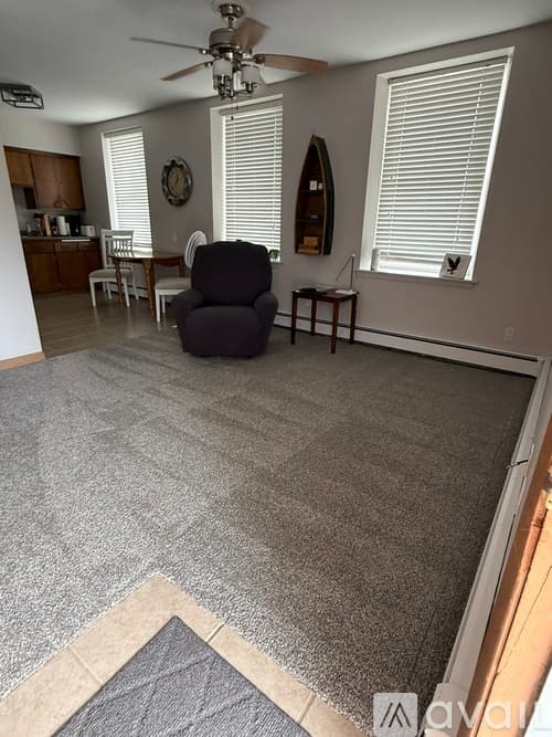 Le Claire Apartment: 111 Ewing Street