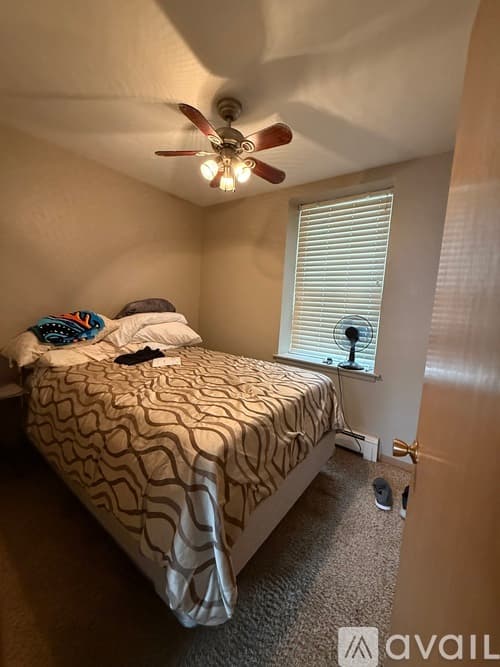 Le Claire Apartment: 111 Ewing Street
