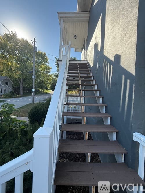 Le Claire Apartment: 111 Ewing Street