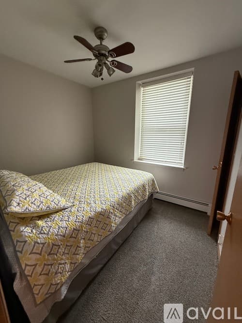 Le Claire Apartment: 111 Ewing Street