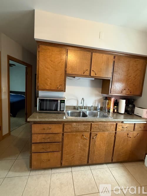 Le Claire Apartment: 111 Ewing Street