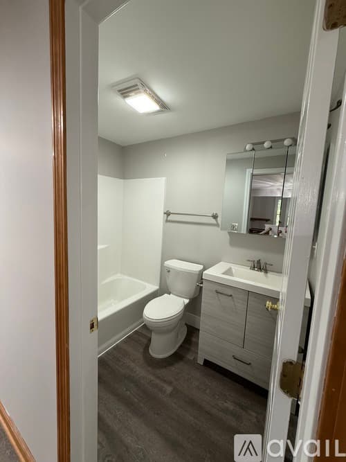 Windsor Locks Condo: 10 Concorde Way