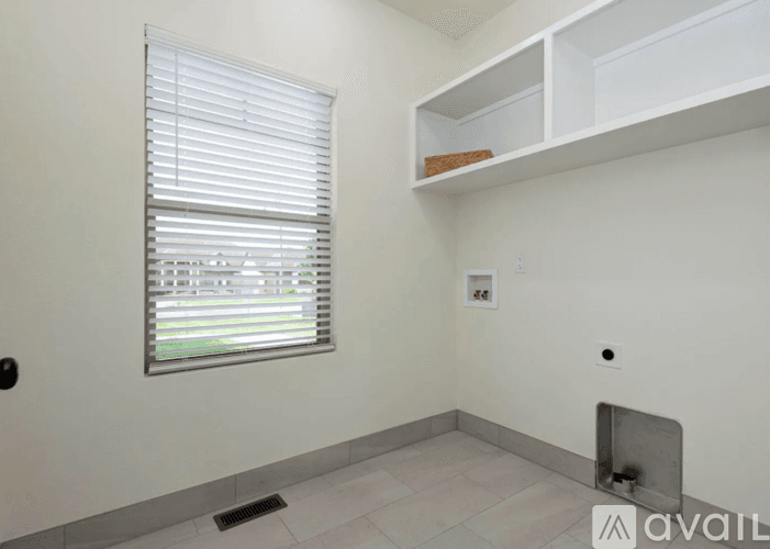 Springfield House: 1539 West Gaslight Drive