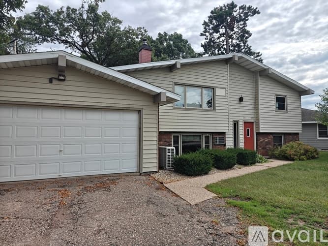 Stevens Point Apartment: 3693 Robert Place