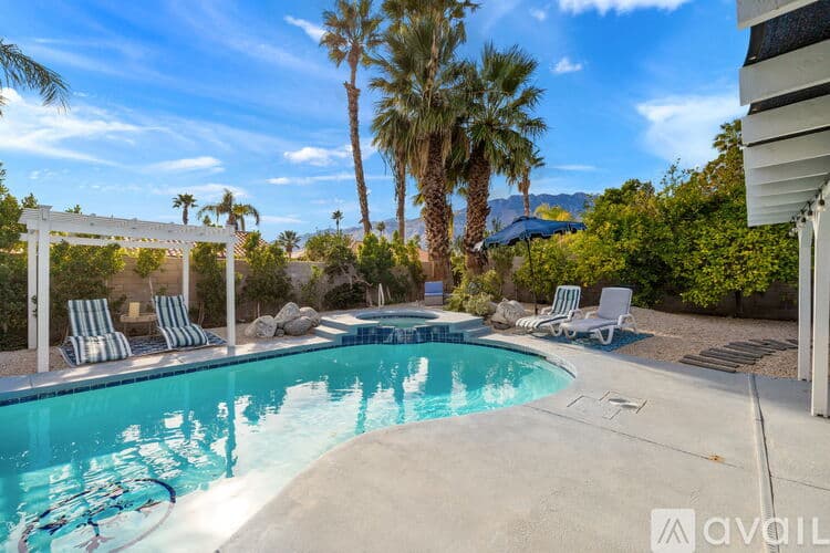 Palm Springs House: 1479 E Francis Dr