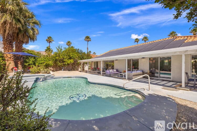 Palm Springs House: 1479 E Francis Dr