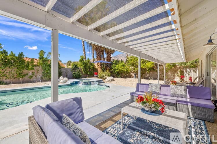 Palm Springs House: 1479 E Francis Dr