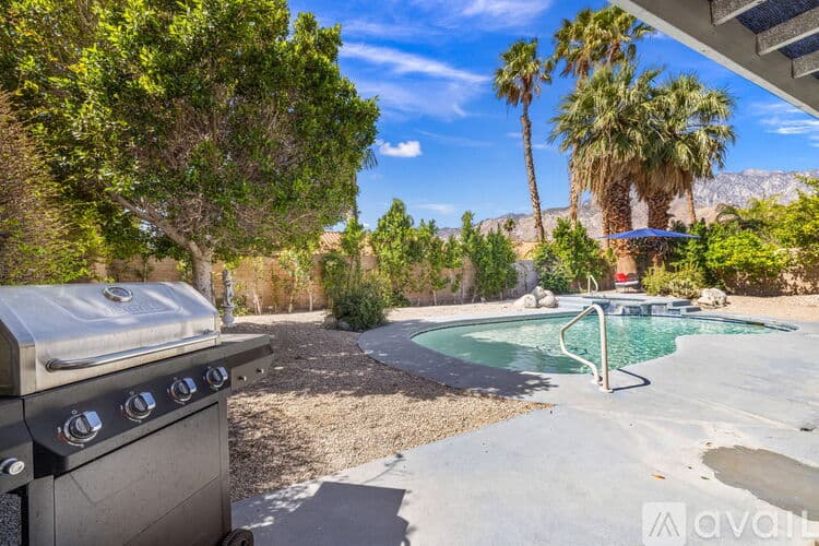 Palm Springs House: 1479 E Francis Dr