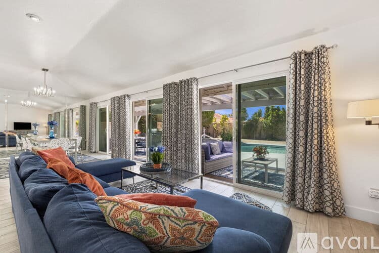 Palm Springs House: 1479 E Francis Dr