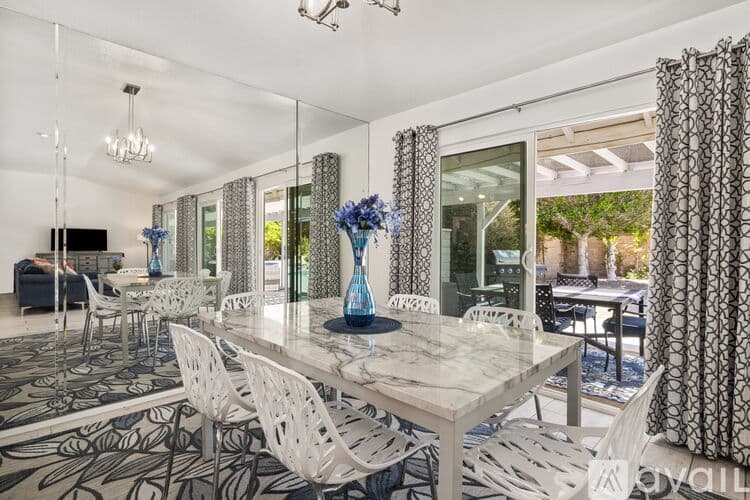 Palm Springs House: 1479 E Francis Dr