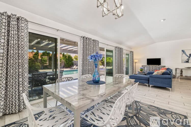 Palm Springs House: 1479 E Francis Dr