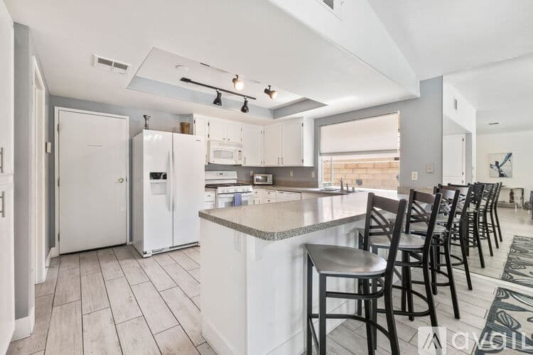 Palm Springs House: 1479 E Francis Dr