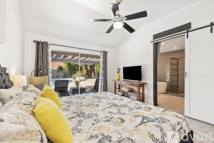 Palm Springs House: 1479 E Francis Dr