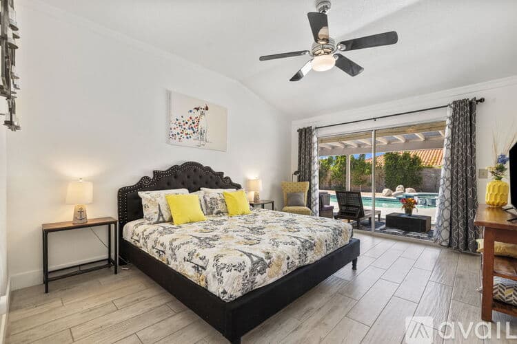 Palm Springs House: 1479 E Francis Dr