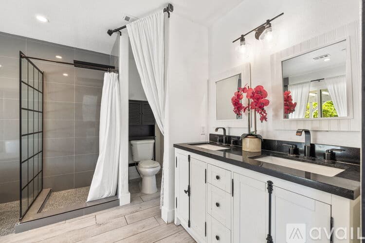 Palm Springs House: 1479 E Francis Dr