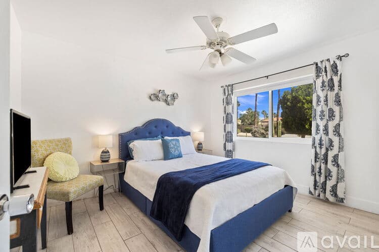 Palm Springs House: 1479 E Francis Dr
