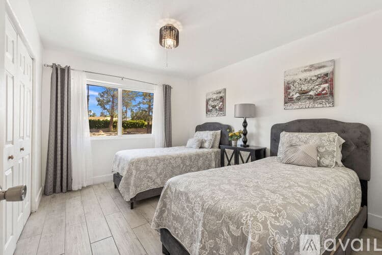 Palm Springs House: 1479 E Francis Dr
