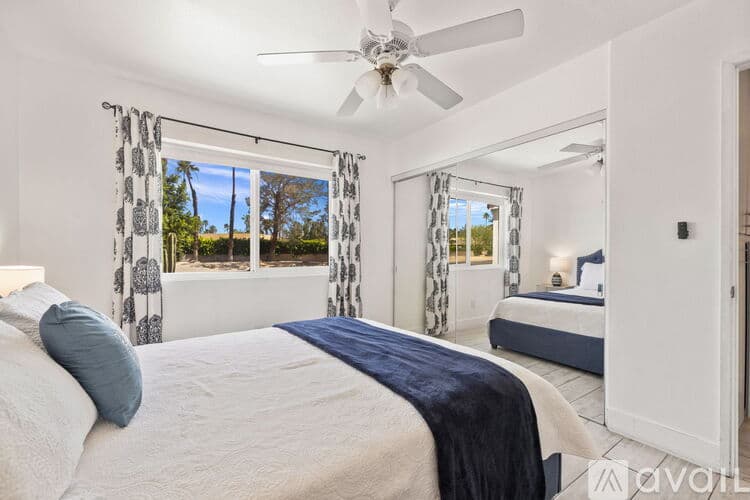 Palm Springs House: 1479 E Francis Dr
