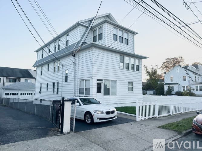 Bridgeport Apartment: 71 Tremont Ave