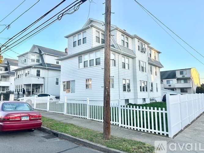 Bridgeport Apartment: 71 Tremont Ave