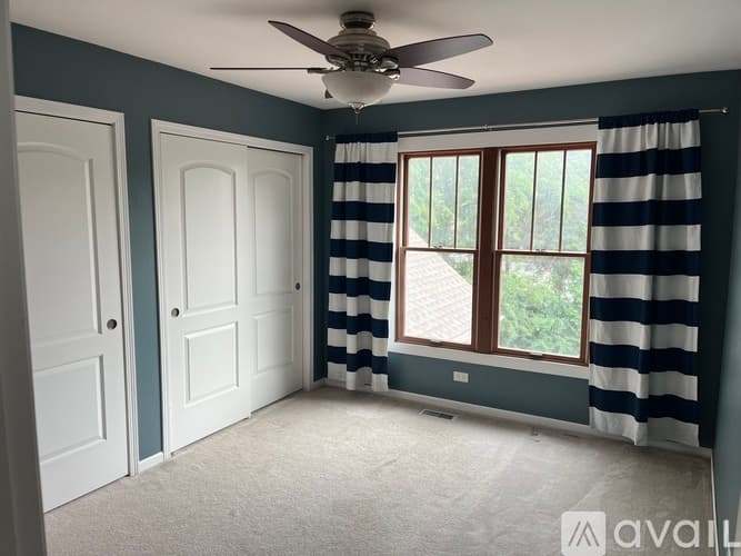 Palatine House: 889 East Stonebridge Court