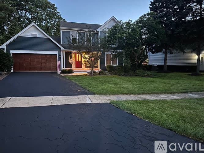 Palatine House: 889 East Stonebridge Court