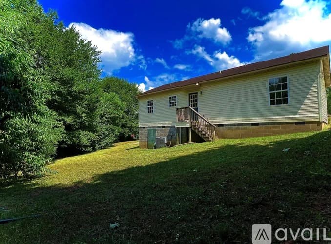 Seneca House: 367 East Reedy Fork Road