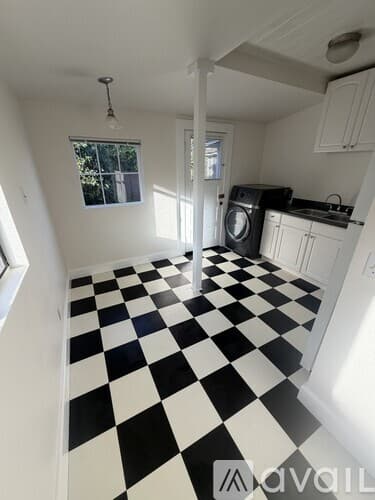 Santa Barbara House: 1520 Bath Street