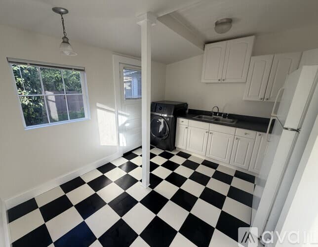 Santa Barbara House: 1520 Bath Street