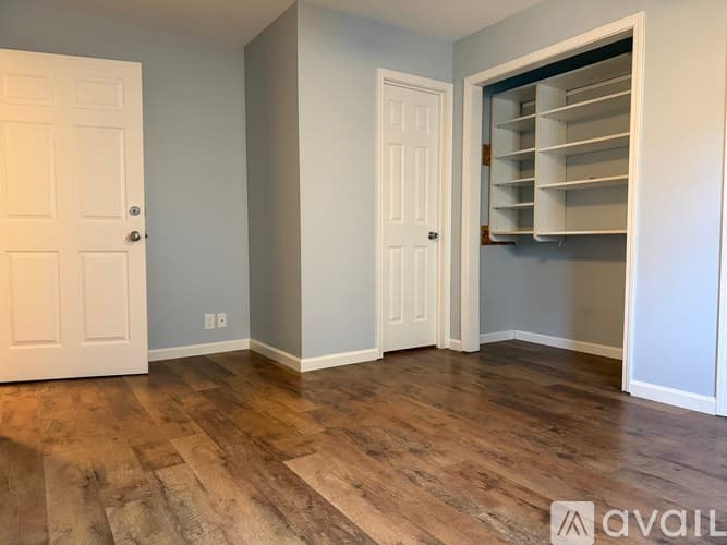 Valley Center House: 630 W Scott St