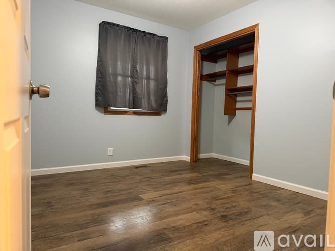 Valley Center House: 630 W Scott St