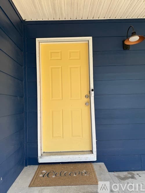 Valley Center House: 630 W Scott St