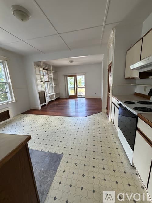 Revere Apartment: 12 Dolphin Avenue