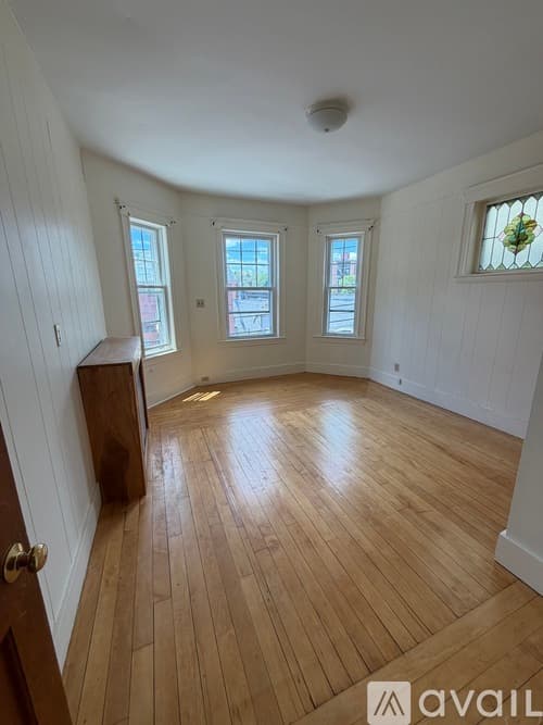 Revere Apartment: 12 Dolphin Avenue