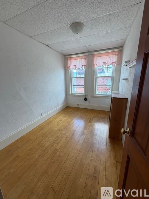 Revere Apartment: 12 Dolphin Avenue