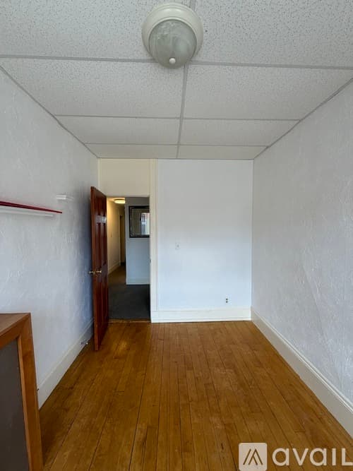 Revere Apartment: 12 Dolphin Avenue