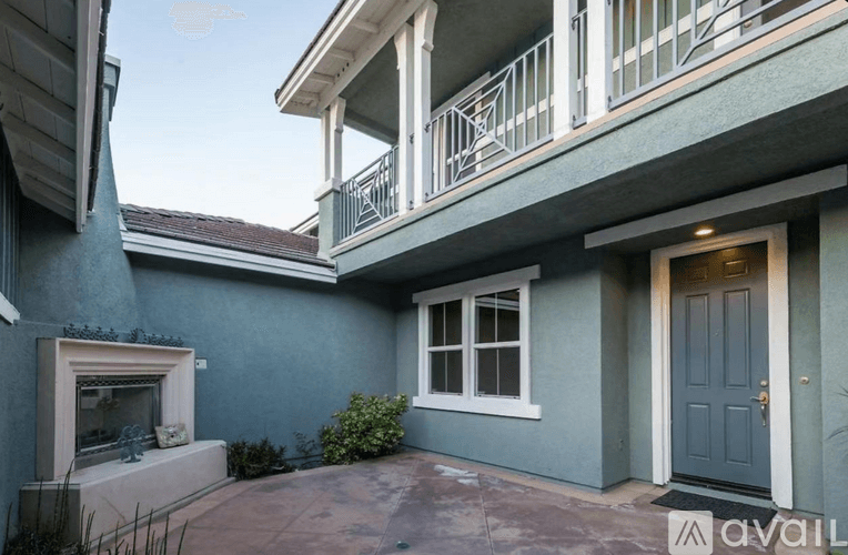 Corona House: 3267 Huntfield Street