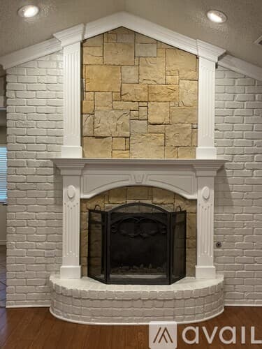 Arlington House: 1902 Silver Leaf Drive