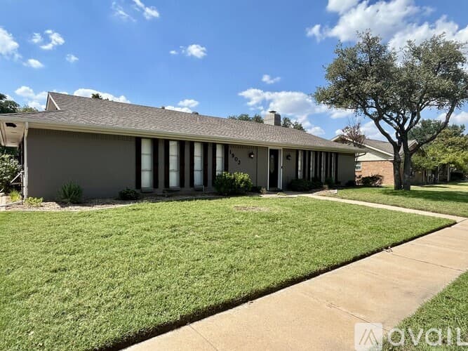 Arlington House: 1902 Silver Leaf Drive