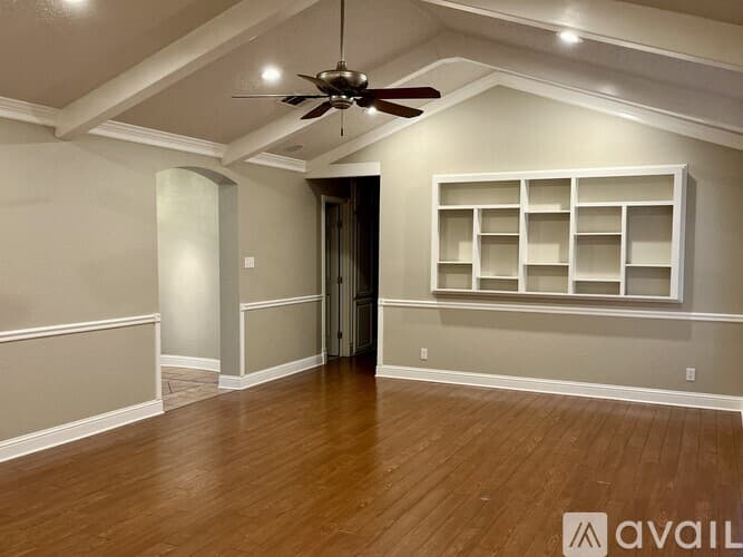 Arlington House: 1902 Silver Leaf Drive