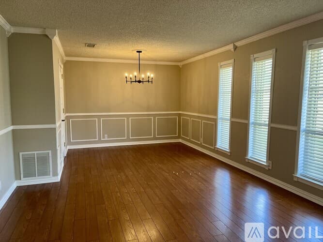 Arlington House: 1902 Silver Leaf Drive