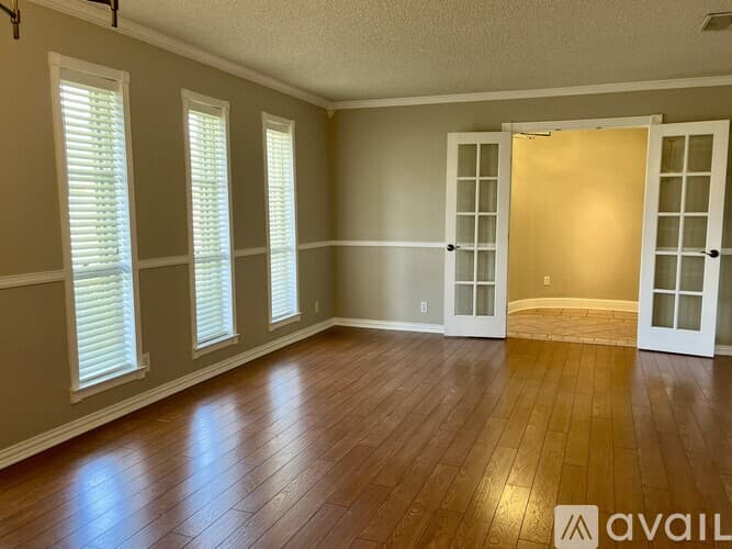 Arlington House: 1902 Silver Leaf Drive
