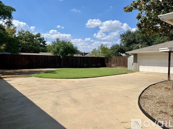 Arlington House: 1902 Silver Leaf Drive
