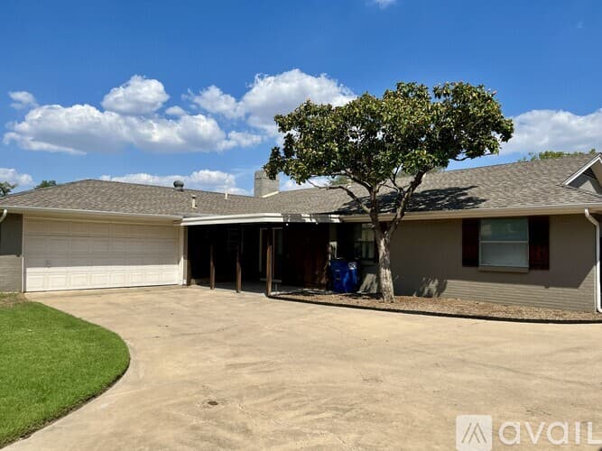 Arlington House: 1902 Silver Leaf Drive