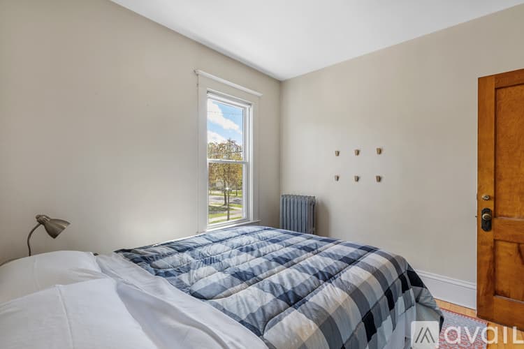 Minneapolis Apartment: 2329 27th Ave S