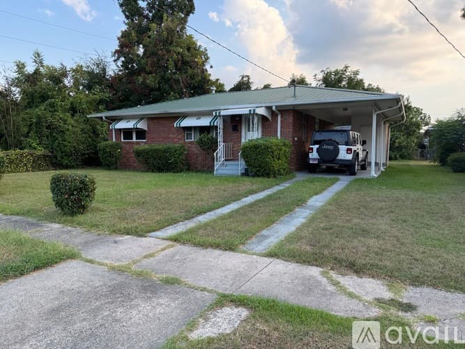 Augusta House: 1216 Dugas St