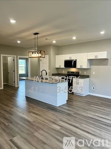 Springfield House: 896 South Spring Hill Avenue