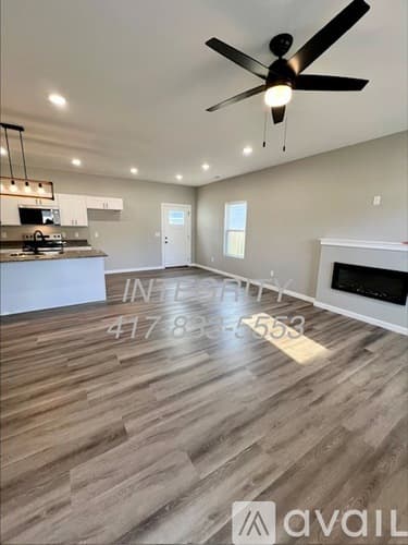 Springfield House: 896 South Spring Hill Avenue