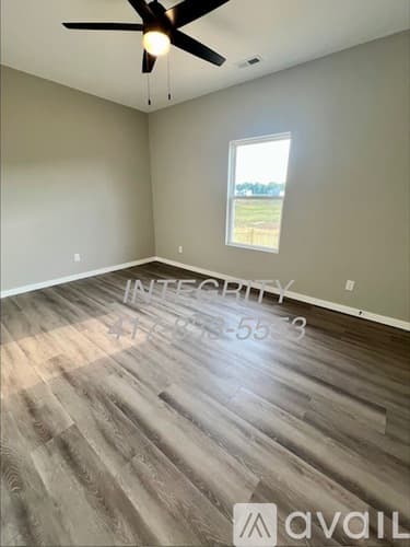 Springfield House: 896 South Spring Hill Avenue